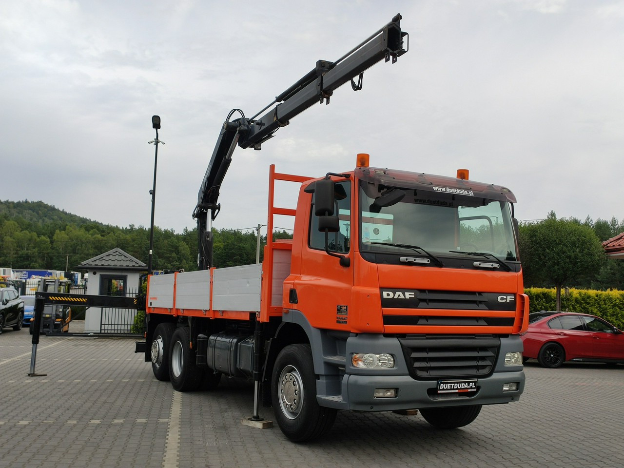 DAF CF 85.380 6x2 Oś Skrętna Skrzynia HDS HIAB 220C + Pilot - Truk flatbed, Truk derek: gambar 3 DAF CF 85.380 6x2 Oś Skrętna Skrzynia HDS HIAB 220C + Pilot - Truk flatbed, Truk derek: gambar 3