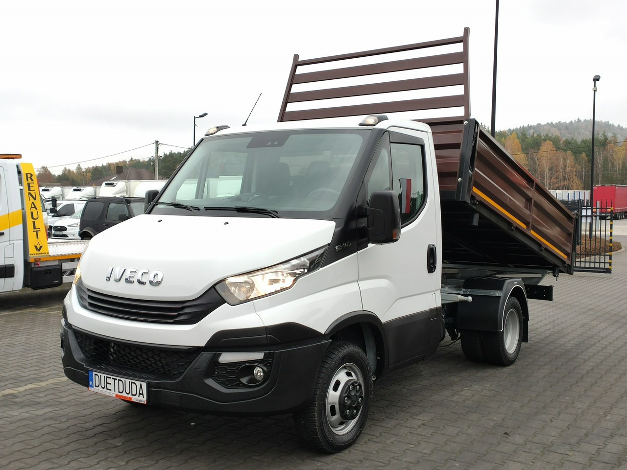 Iveco Daily 35C14 - Van jungkit: gambar 2 Iveco Daily 35C14 - Van jungkit: gambar 2