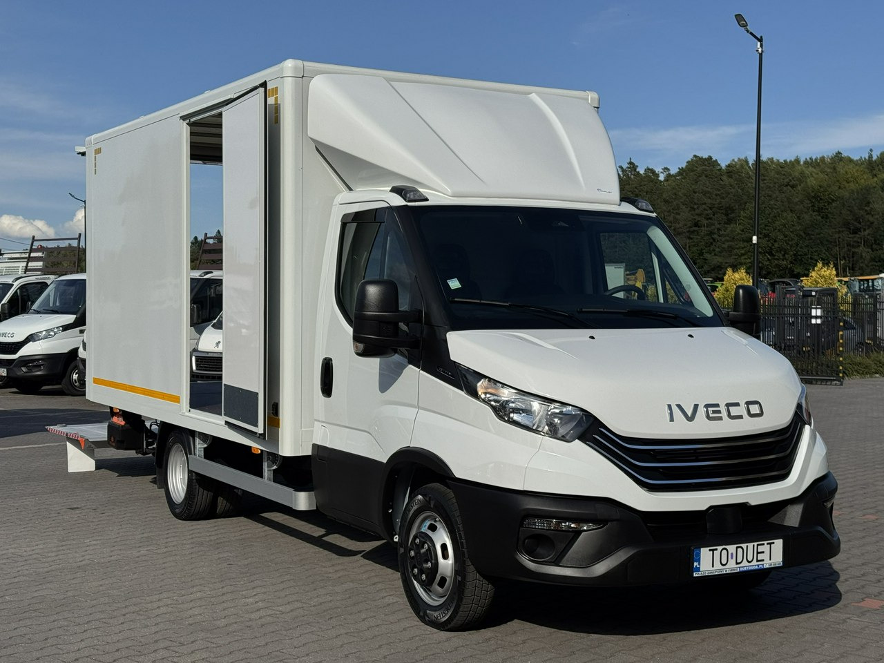 Iveco Daily 35C14 - Van box: gambar 4 Iveco Daily 35C14 - Van box: gambar 4
