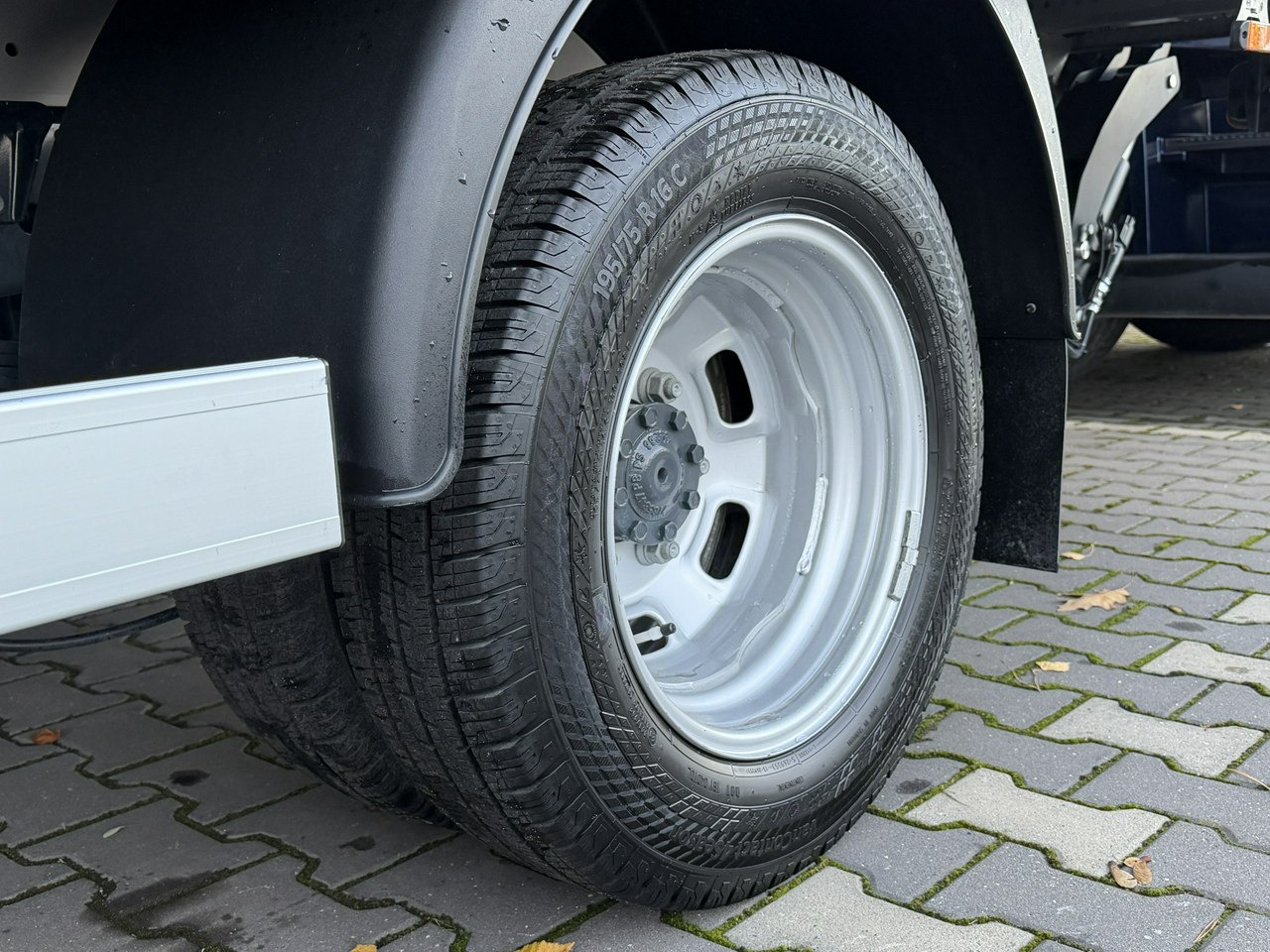 Iveco Daily 35C16 V - Van box: gambar 5 Iveco Daily 35C16 V - Van box: gambar 5