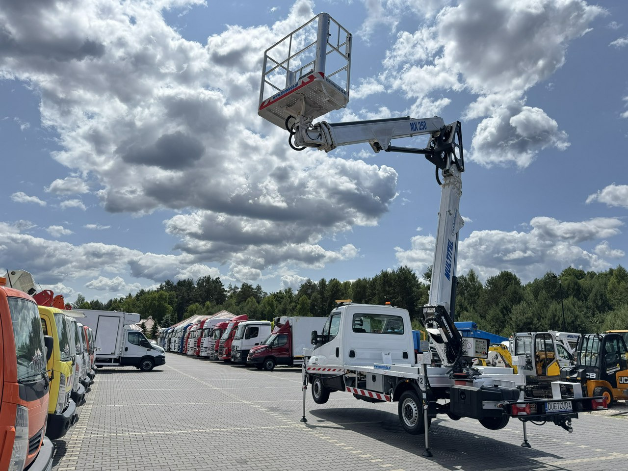 Iveco Daily 35S14 - Platform udara yang dipasang di truk: gambar 3 Iveco Daily 35S14 - Platform udara yang dipasang di truk: gambar 3