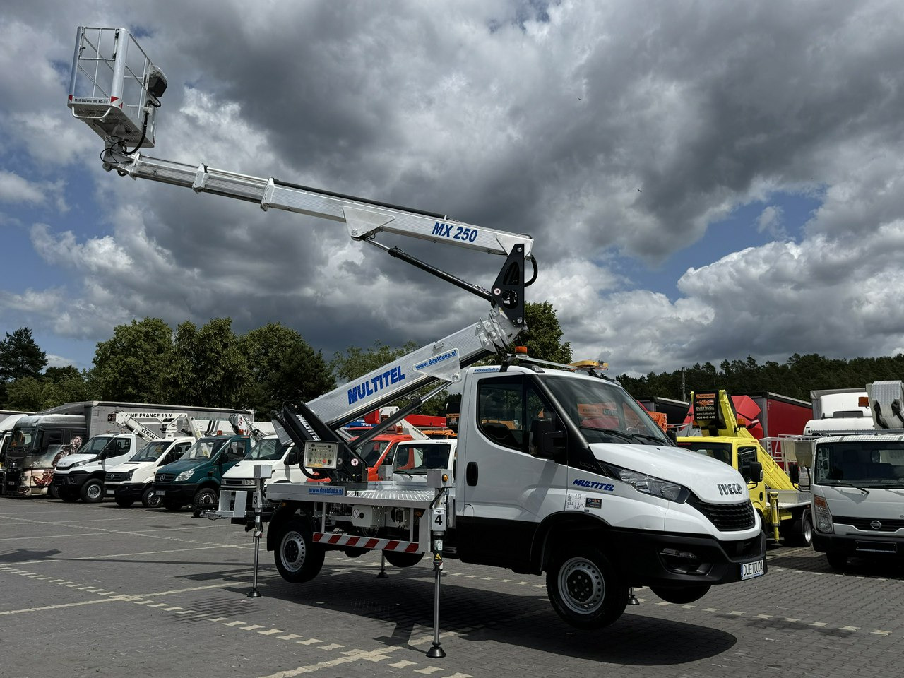 Iveco Daily 35S14 - Platform udara yang dipasang di truk: gambar 5 Iveco Daily 35S14 - Platform udara yang dipasang di truk: gambar 5