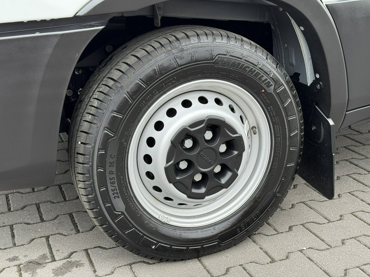 Iveco Daily 35S16 V - Van berpendingin: gambar 4 Iveco Daily 35S16 V - Van berpendingin: gambar 4