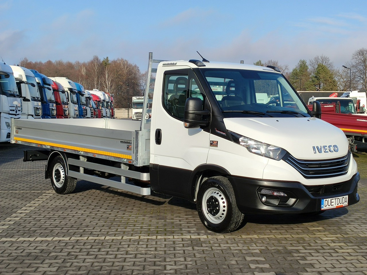 Iveco Daily 35S16 V - Van flatbed: gambar 1 Iveco Daily 35S16 V - Van flatbed: gambar 1