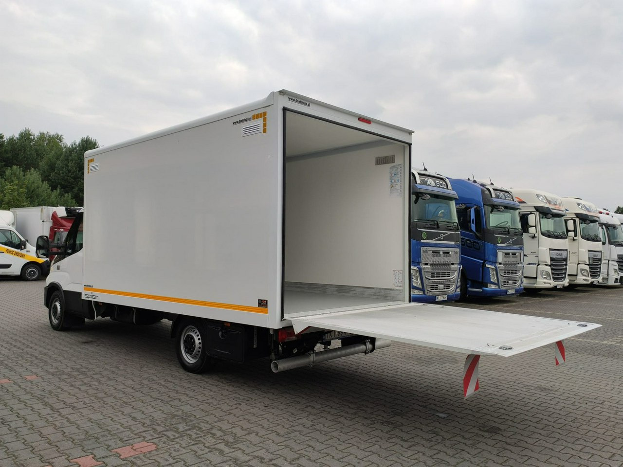Iveco Daily 35S16S V - Van box: gambar 4 Iveco Daily 35S16S V - Van box: gambar 4