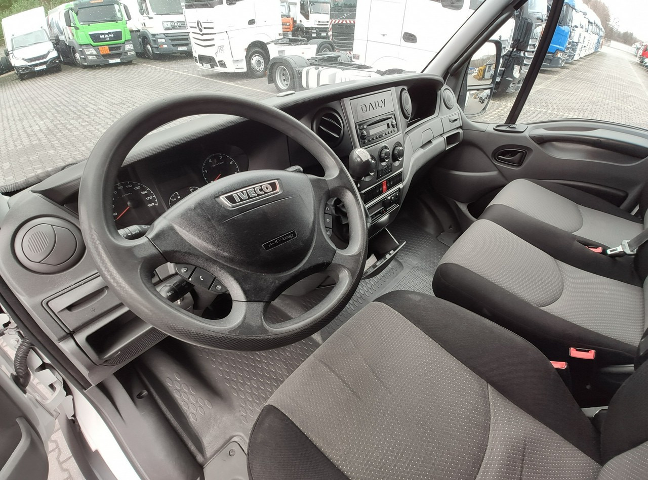 Van dengan terpal samping Iveco Daily 70C18 V H: gambar 25