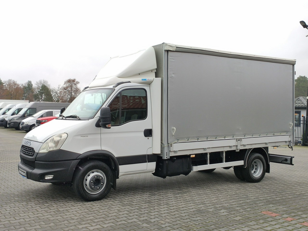 Iveco Daily 70C18 V H - Van dengan terpal samping: gambar 2 Iveco Daily 70C18 V H - Van dengan terpal samping: gambar 2
