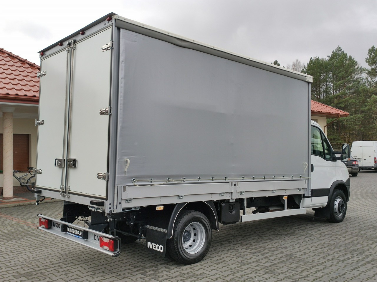 Van dengan terpal samping Iveco Daily 70C18 V H: gambar 12