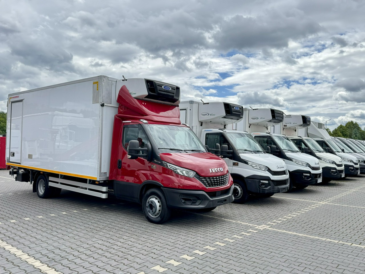 Iveco Daily 72C21 Mroźnia HI-MATIC Ściana Grodziowa Multitemperatura - Van berpendingin: gambar 1 Iveco Daily 72C21 Mroźnia HI-MATIC Ściana Grodziowa Multitemperatura - Van berpendingin: gambar 1
