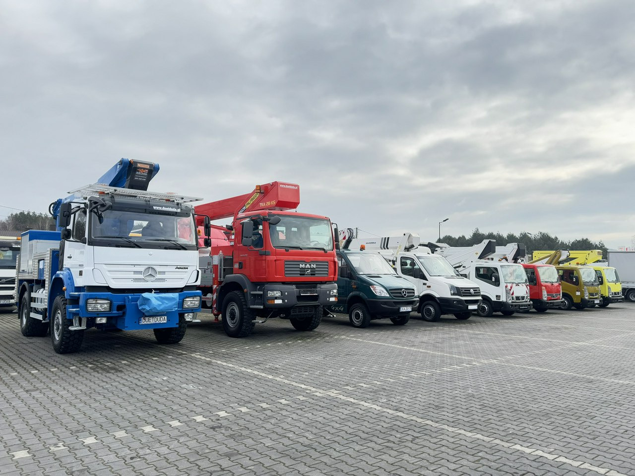 Mercedes AXOR 1829 4x4 Zwyżka RUTHMANN STEIGER T270S16 Podnośnik Koszowy - Platform udara yang dipasang di truk: gambar 2 Mercedes AXOR 1829 4x4 Zwyżka RUTHMANN STEIGER T270S16 Podnośnik Koszowy - Platform udara yang dipasang di truk: gambar 2