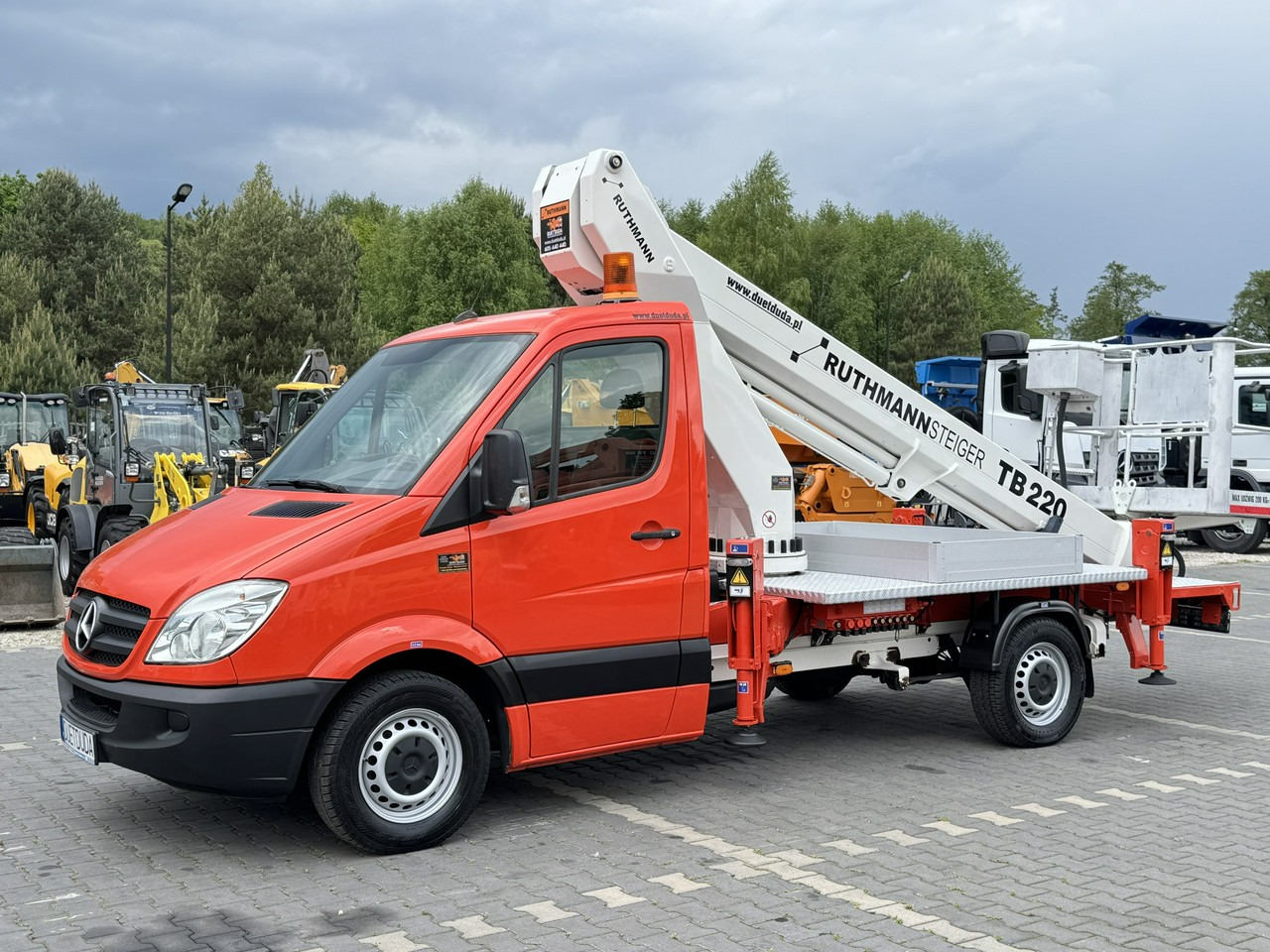 Mercedes Sprinter - Platform udara yang dipasang di truk: gambar 3 Mercedes Sprinter - Platform udara yang dipasang di truk: gambar 3