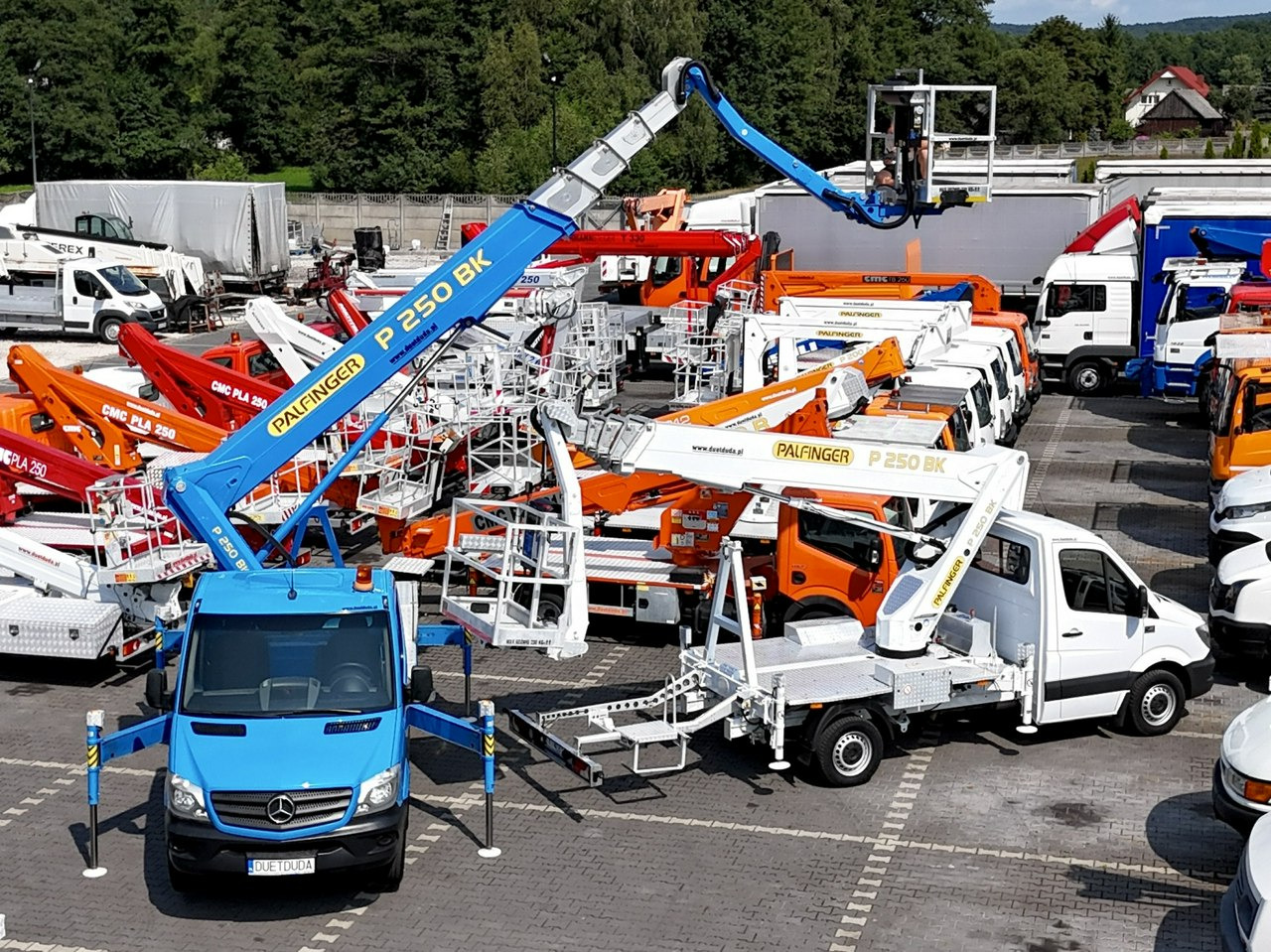 Mercedes Sprinter - Platform udara yang dipasang di truk: gambar 1 Mercedes Sprinter - Platform udara yang dipasang di truk: gambar 1