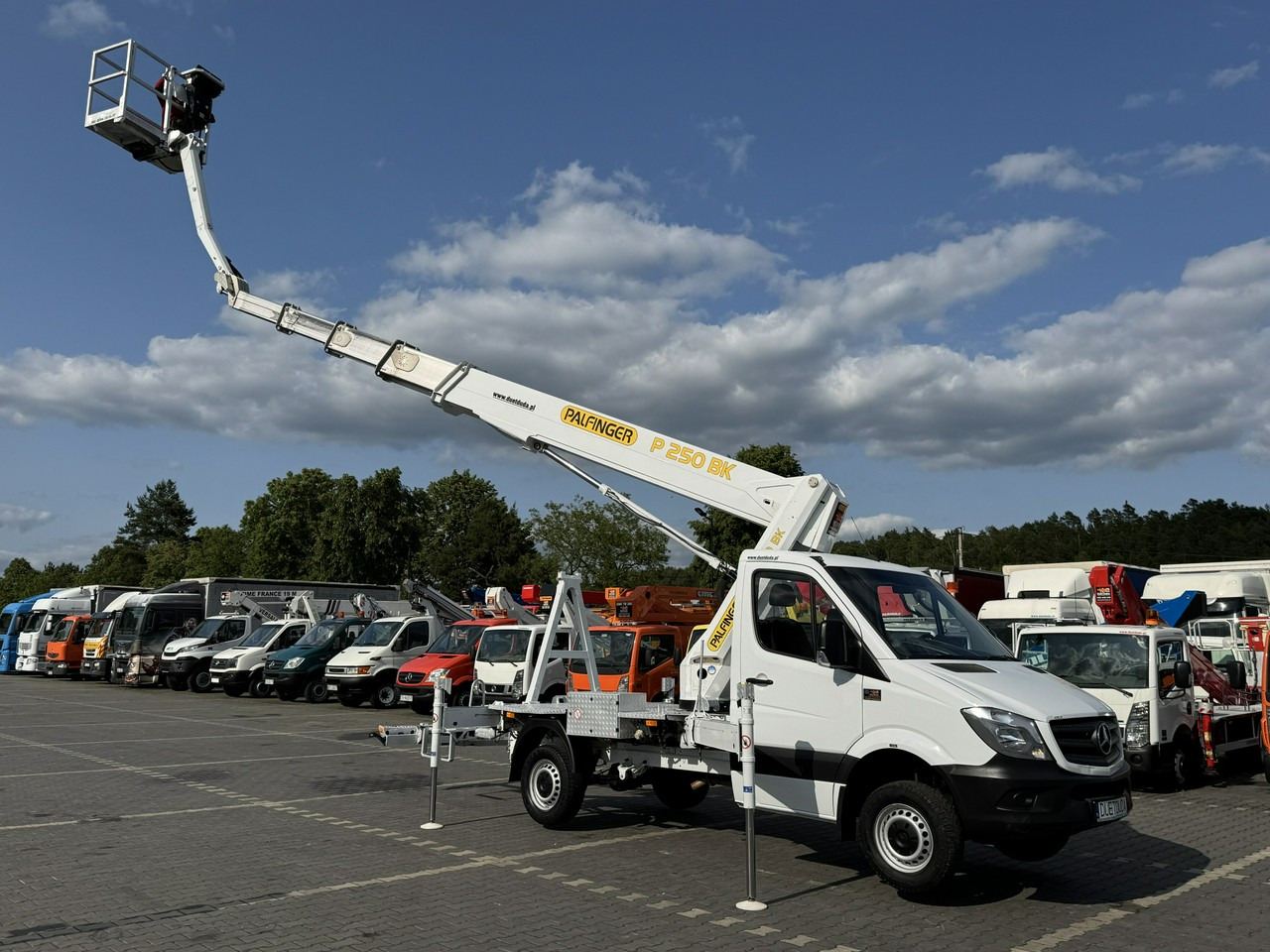 Mercedes Sprinter - Platform udara yang dipasang di truk: gambar 1 Mercedes Sprinter - Platform udara yang dipasang di truk: gambar 1