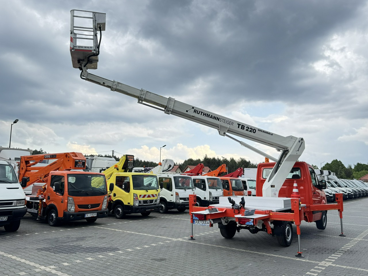 Mercedes Sprinter - Platform udara yang dipasang di truk: gambar 2 Mercedes Sprinter - Platform udara yang dipasang di truk: gambar 2