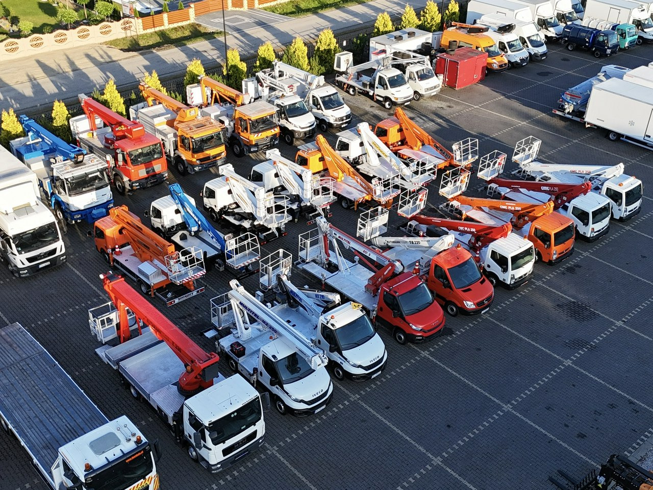 Mercedes Sprinter Zwyżka Podnośnik Koszowy VERSALIFT VTX-240 UDT - Platform udara yang dipasang di truk: gambar 2 Mercedes Sprinter Zwyżka Podnośnik Koszowy VERSALIFT VTX-240 UDT - Platform udara yang dipasang di truk: gambar 2