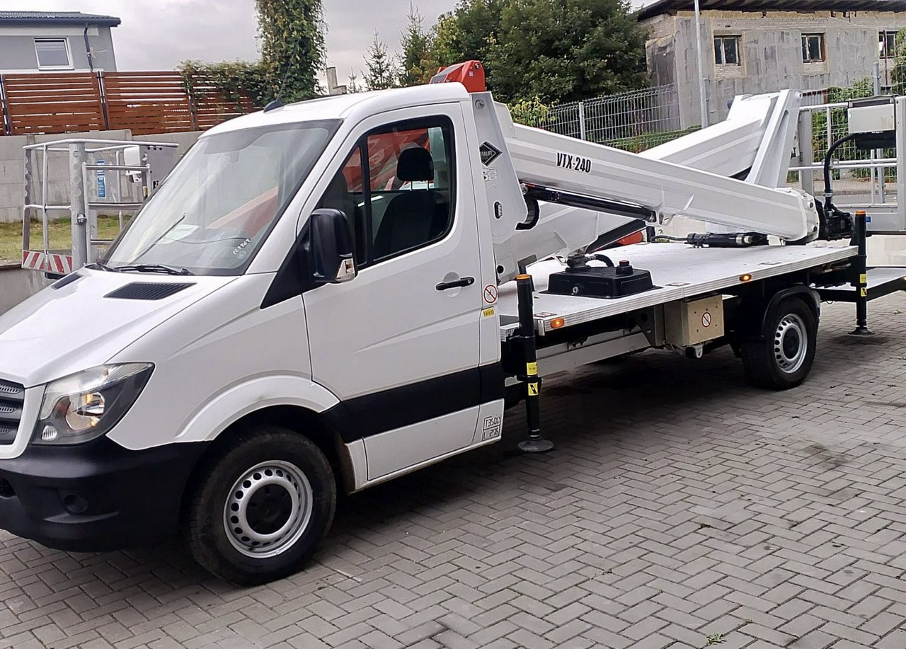 Mercedes Sprinter Zwyżka Podnośnik Koszowy VERSALIFT VTX-240 UDT - Platform udara yang dipasang di truk: gambar 1 Mercedes Sprinter Zwyżka Podnośnik Koszowy VERSALIFT VTX-240 UDT - Platform udara yang dipasang di truk: gambar 1