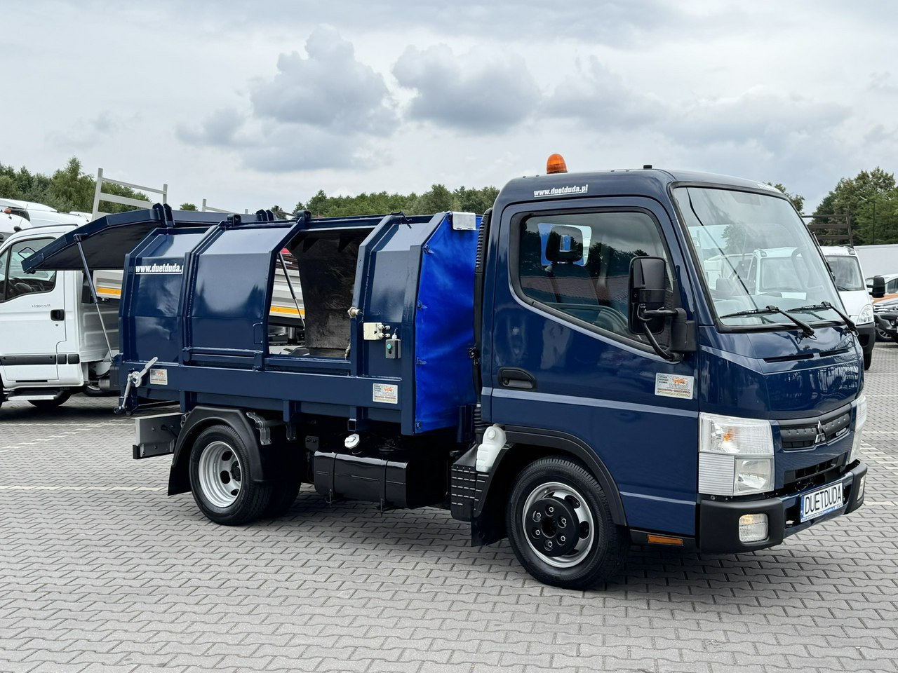 Mitsubishi Canter - Truk sampah: gambar 2 Mitsubishi Canter - Truk sampah: gambar 2