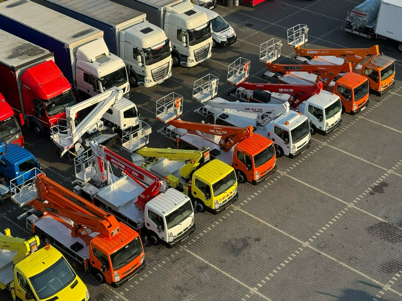 Nissan Cabstar - Platform udara yang dipasang di truk: gambar 2 Nissan Cabstar - Platform udara yang dipasang di truk: gambar 2