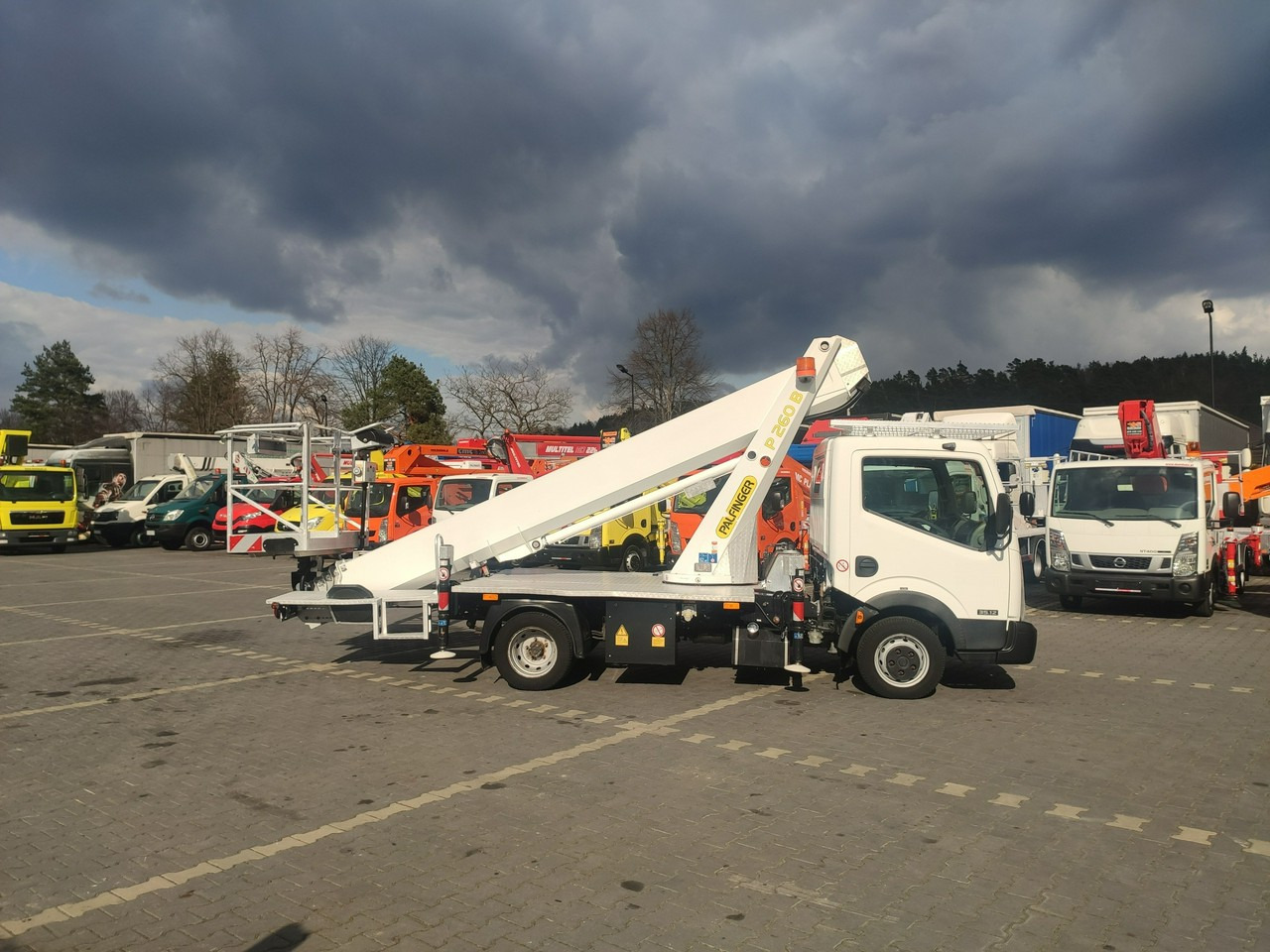 Nissan Cabstar - Platform udara yang dipasang di truk: gambar 4 Nissan Cabstar - Platform udara yang dipasang di truk: gambar 4