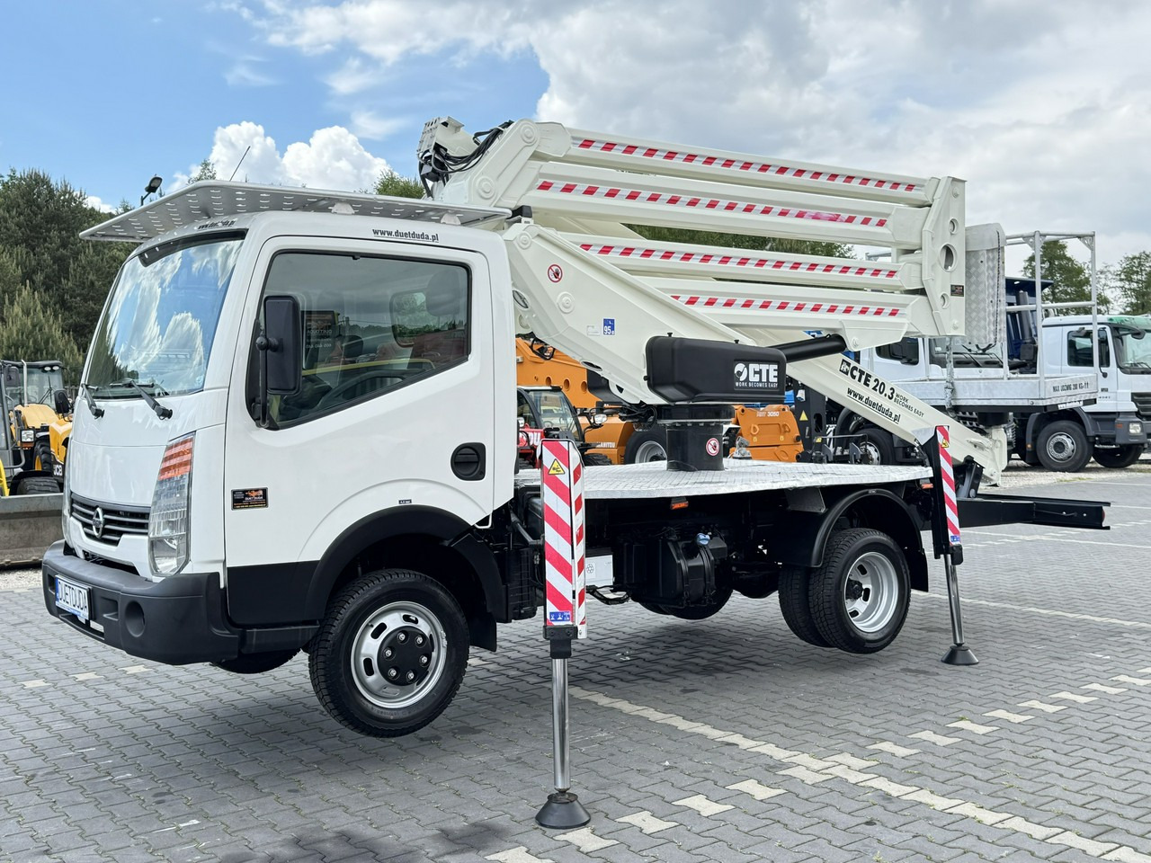 Nissan Cabstar - Platform udara yang dipasang di truk: gambar 4 Nissan Cabstar - Platform udara yang dipasang di truk: gambar 4