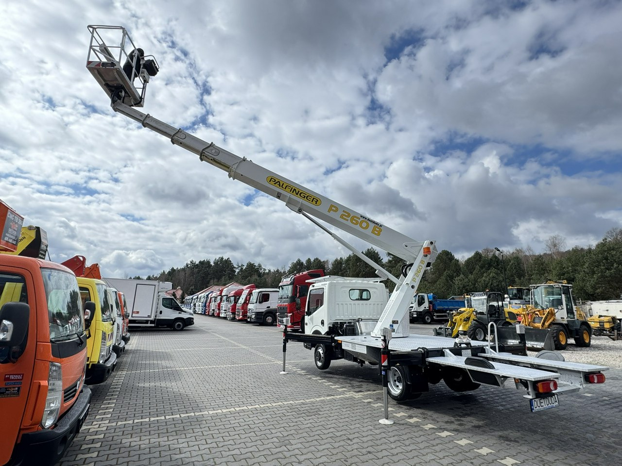 Platform udara yang dipasang di truk Nissan Cabstar: gambar 15