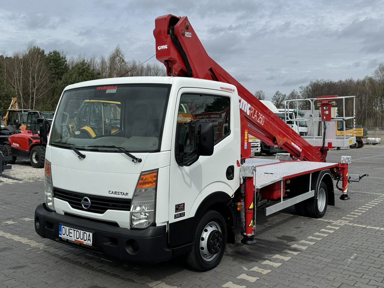 Nissan Cabstar - Platform udara yang dipasang di truk: gambar 4 Nissan Cabstar - Platform udara yang dipasang di truk: gambar 4