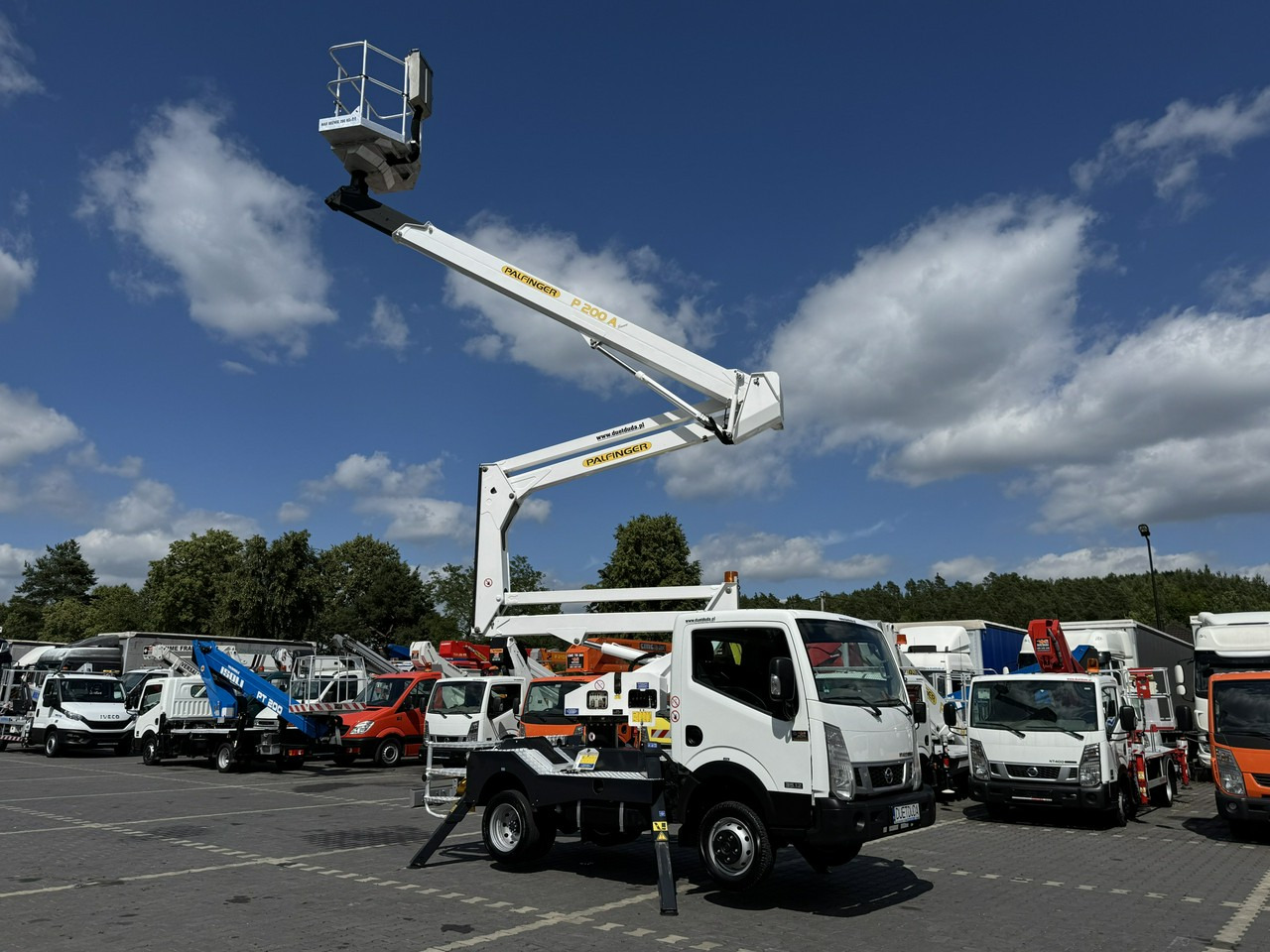 Nissan Cabstar - Platform udara yang dipasang di truk: gambar 1 Nissan Cabstar - Platform udara yang dipasang di truk: gambar 1