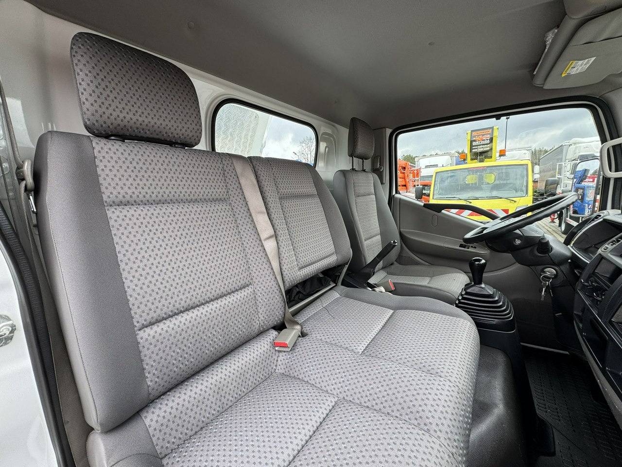 Platform udara yang dipasang di truk Nissan Cabstar: gambar 33