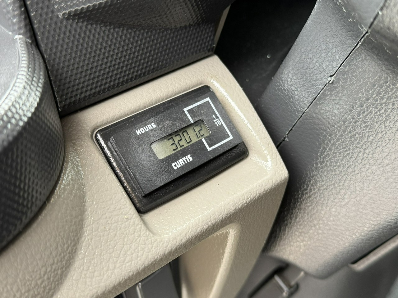 Platform udara yang dipasang di truk Nissan Cabstar: gambar 28