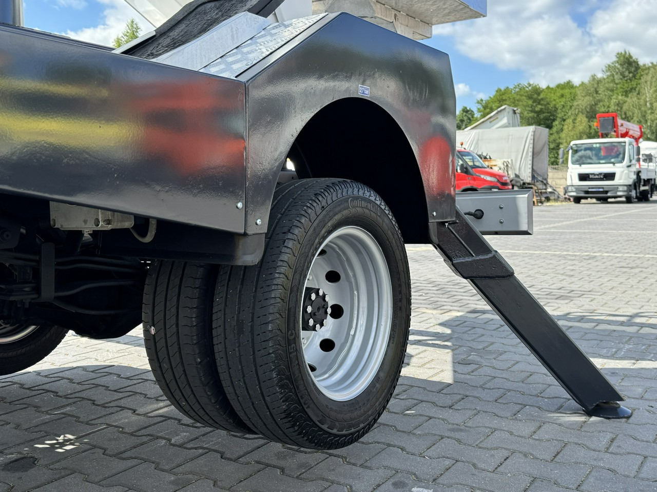 Nissan Cabstar - Platform udara yang dipasang di truk: gambar 4 Nissan Cabstar - Platform udara yang dipasang di truk: gambar 4