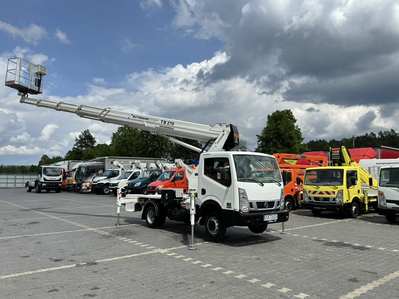 Nissan Cabstar - Platform udara yang dipasang di truk: gambar 4 Nissan Cabstar - Platform udara yang dipasang di truk: gambar 4