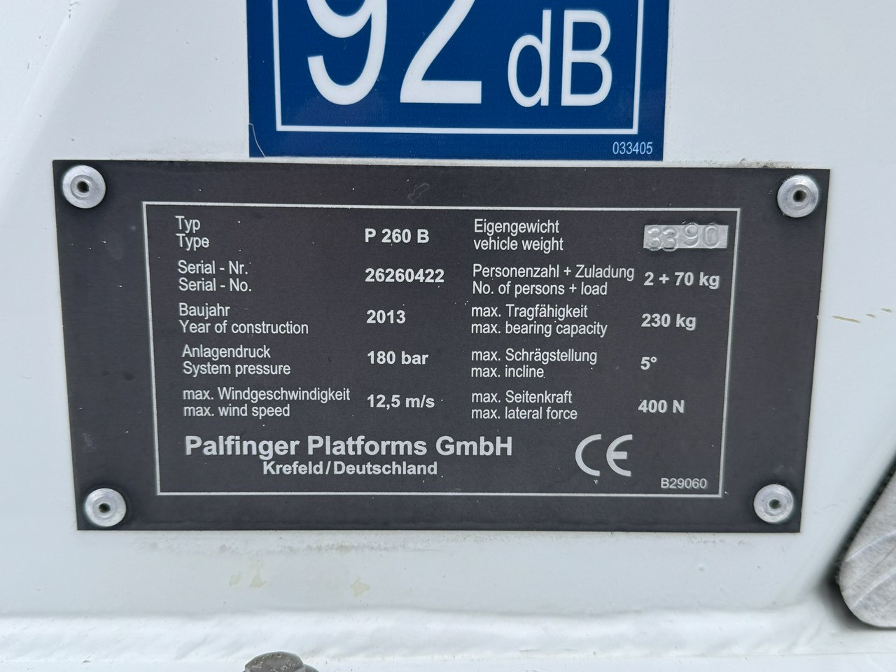 Platform udara yang dipasang di truk Nissan Cabstar: gambar 6