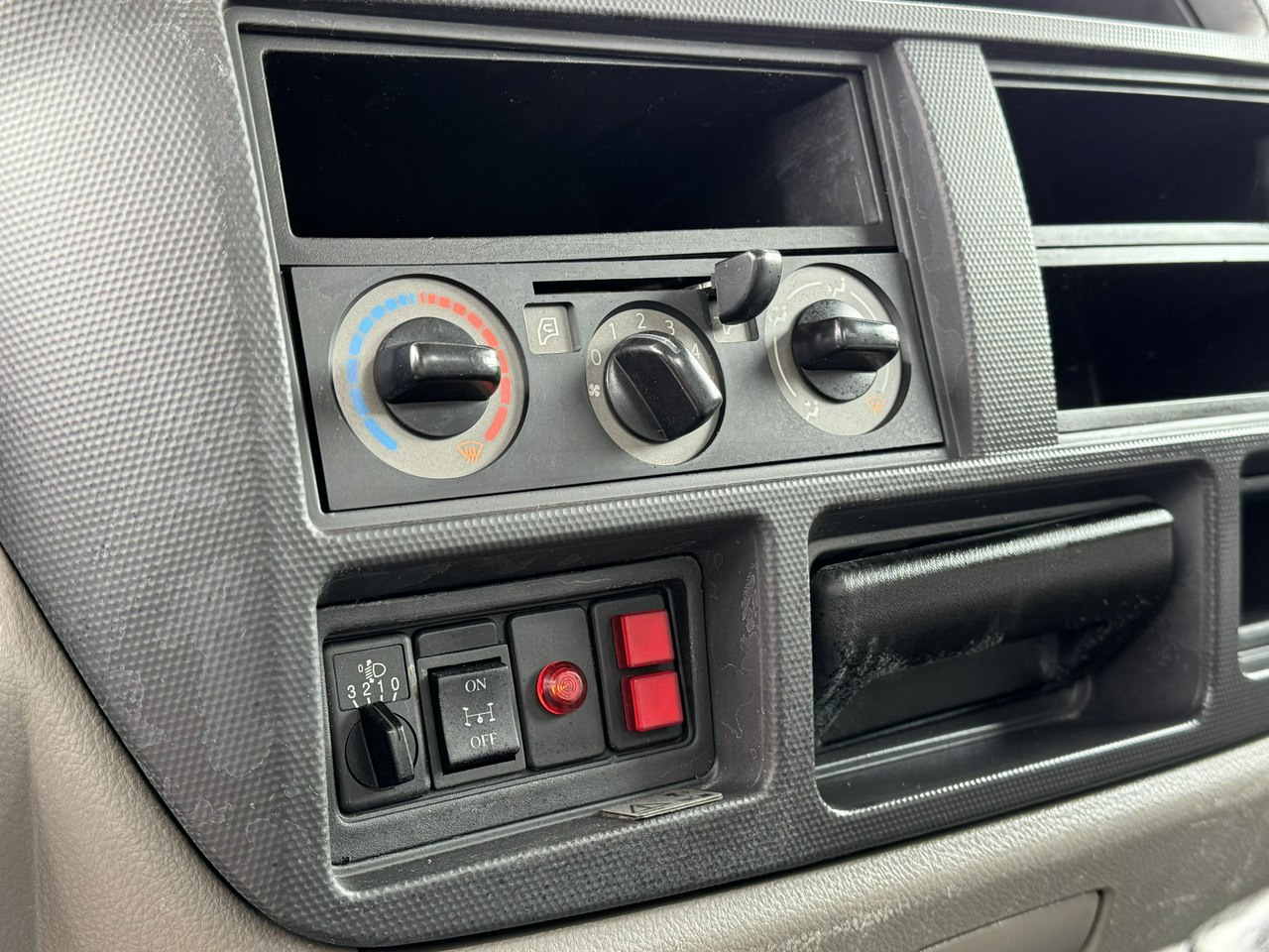 Platform udara yang dipasang di truk Nissan Cabstar: gambar 29