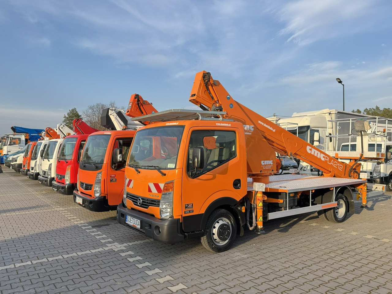 Nissan Cabstar - Platform udara yang dipasang di truk: gambar 1 Nissan Cabstar - Platform udara yang dipasang di truk: gambar 1