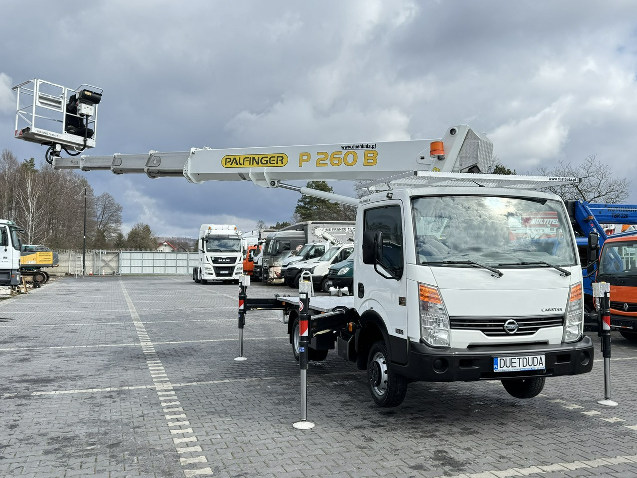 Nissan Cabstar - Platform udara yang dipasang di truk: gambar 3 Nissan Cabstar - Platform udara yang dipasang di truk: gambar 3