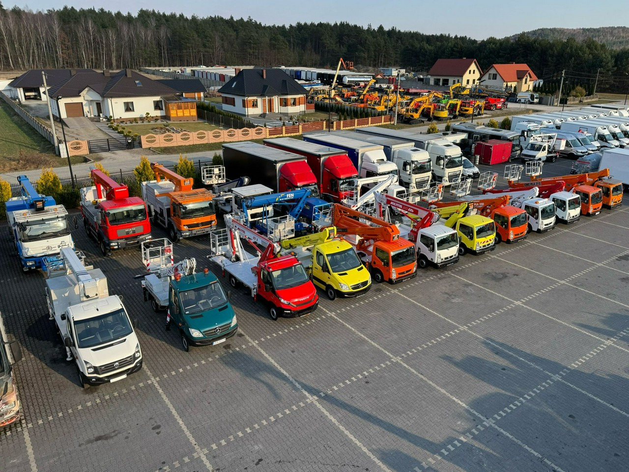 Nissan Cabstar - Platform udara yang dipasang di truk: gambar 3 Nissan Cabstar - Platform udara yang dipasang di truk: gambar 3