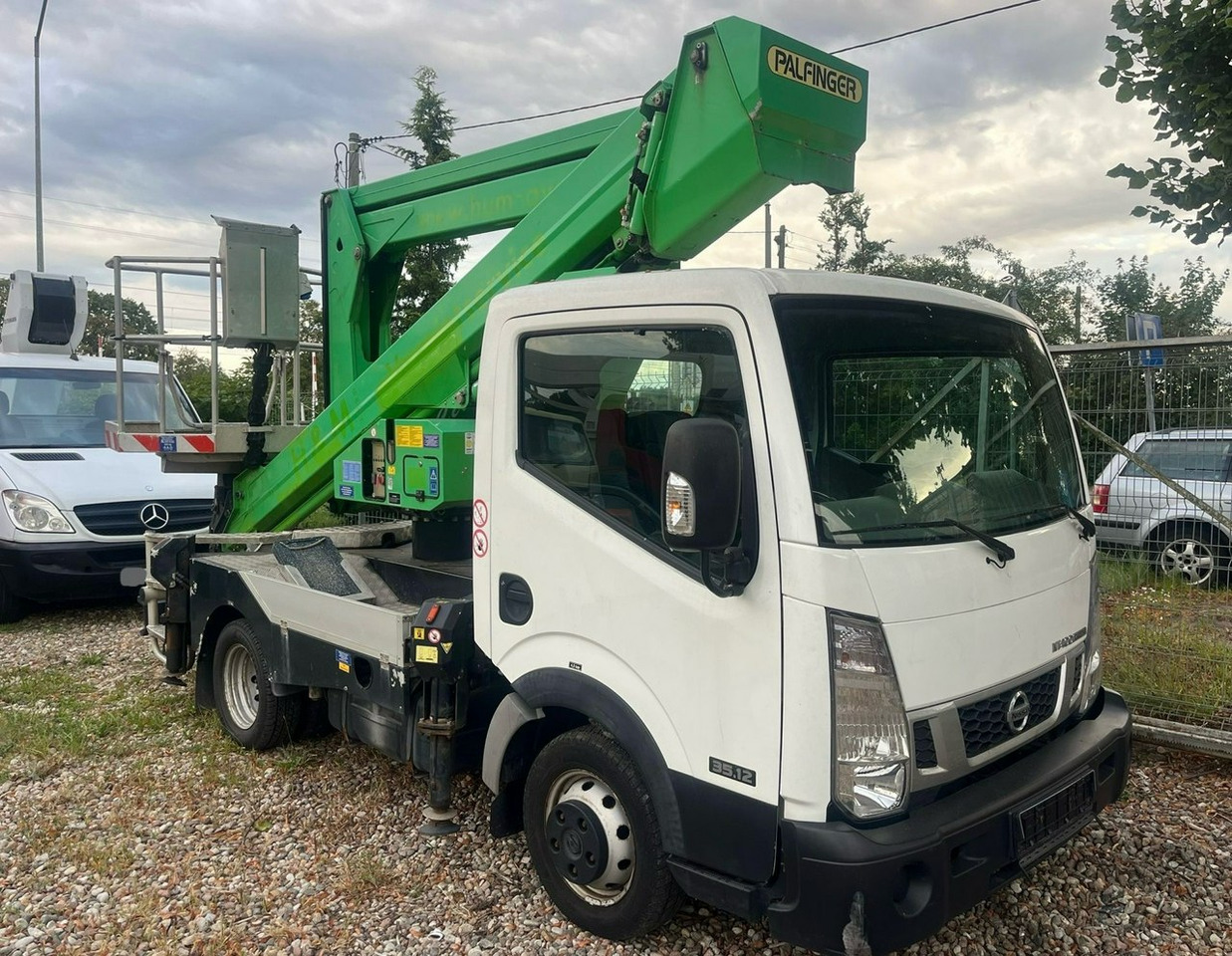 Nissan Cabstar Zwyżka Podmośnik Koszowy PALFINGER P240 AXE UDT - Platform udara yang dipasang di truk: gambar 1 Nissan Cabstar Zwyżka Podmośnik Koszowy PALFINGER P240 AXE UDT - Platform udara yang dipasang di truk: gambar 1