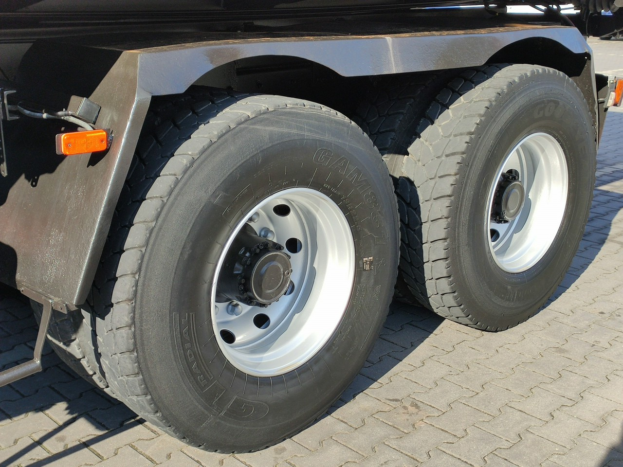 Truk jungkit, Truk derek Renault Kerax 26.370 6x4 Mocny HDS FASSI F110: gambar 17
