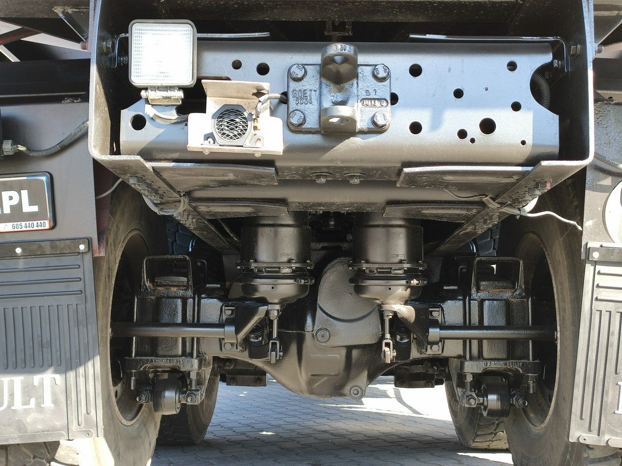 Truk jungkit, Truk derek Renault Kerax 26.370 6x4 Mocny HDS FASSI F110: gambar 7