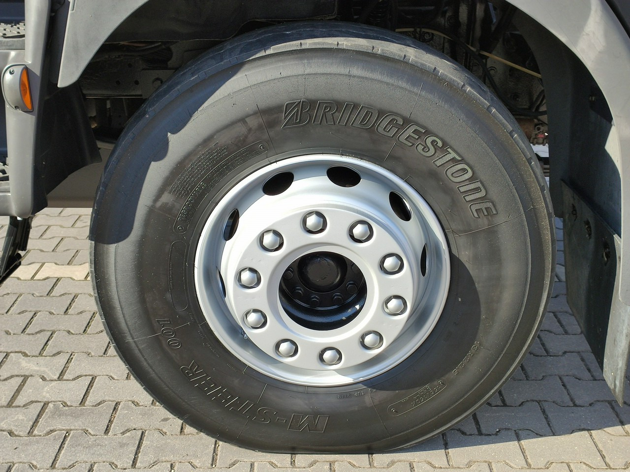 Truk jungkit, Truk derek Renault Kerax 26.370 6x4 Mocny HDS FASSI F110: gambar 15