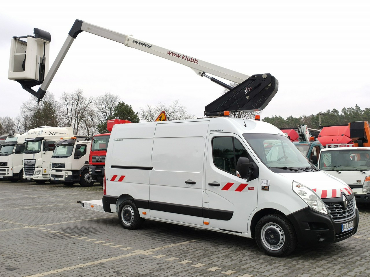 Platform udara yang dipasang di truk Renault Master: gambar 7