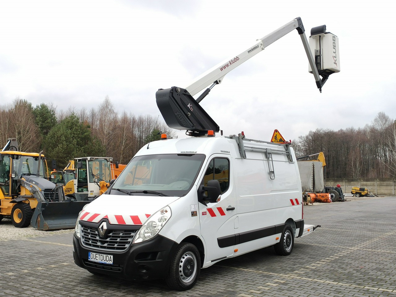 Platform udara yang dipasang di truk Renault Master: gambar 6