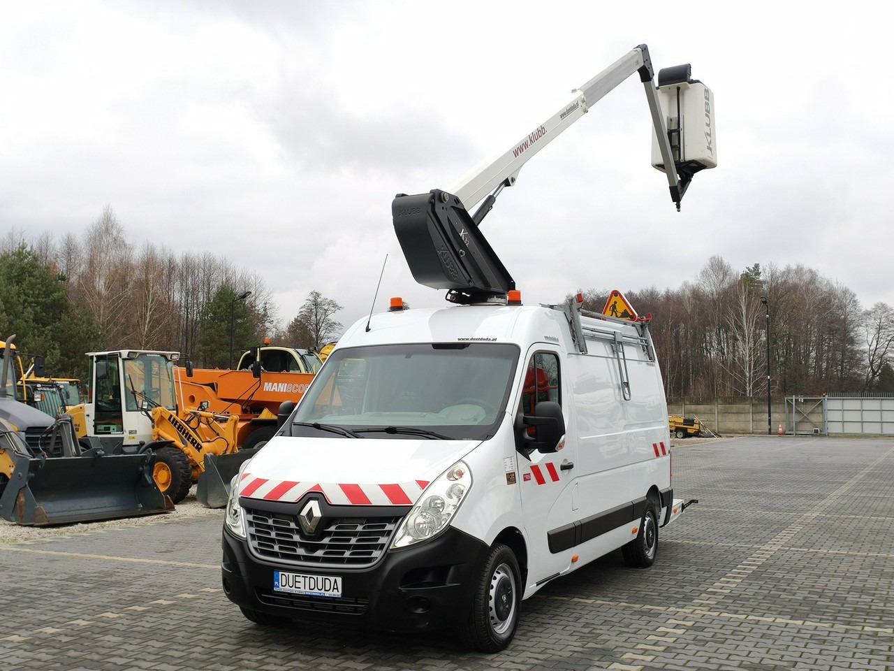 Platform udara yang dipasang di truk Renault Master: gambar 11