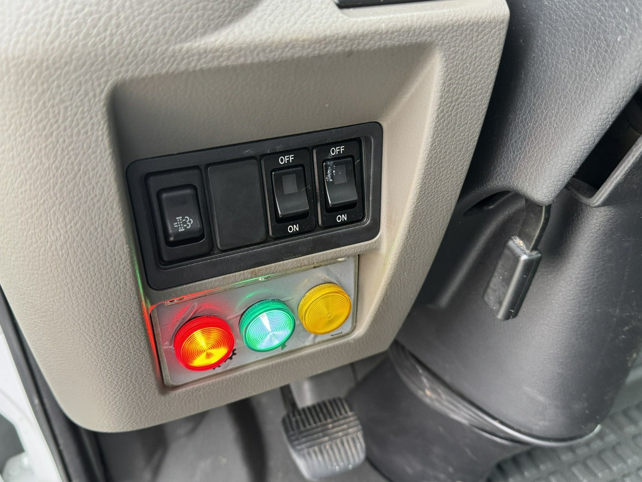 Platform udara yang dipasang di truk Renault Maxity: gambar 25