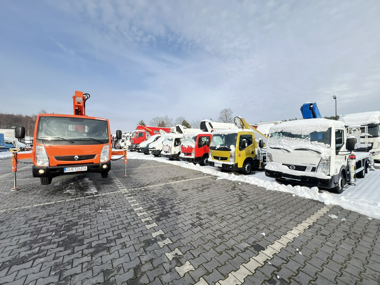 Platform udara yang dipasang di truk Renault Maxity: gambar 43