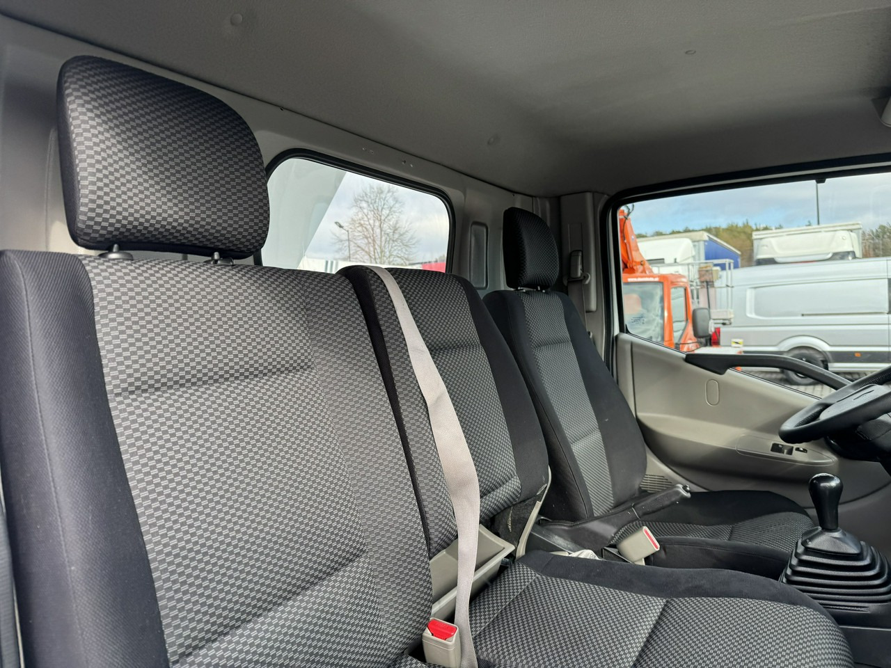 Platform udara yang dipasang di truk Renault Maxity: gambar 31