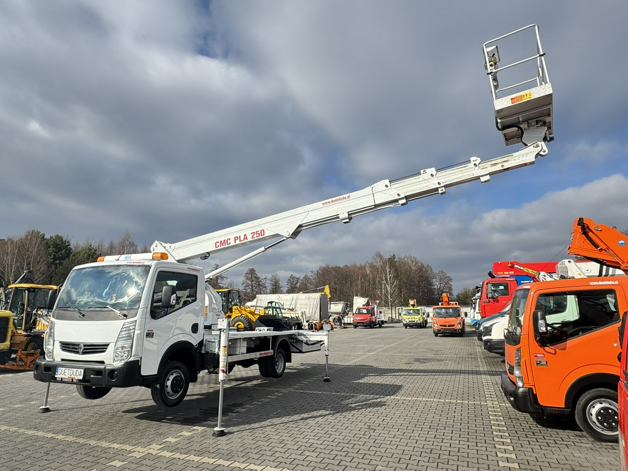 Platform udara yang dipasang di truk Renault Maxity: gambar 12