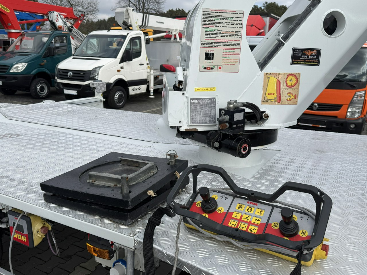 Platform udara yang dipasang di truk Renault Maxity: gambar 7