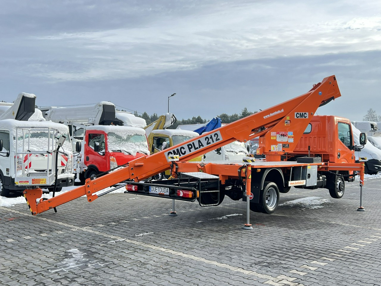 Platform udara yang dipasang di truk Renault Maxity: gambar 23