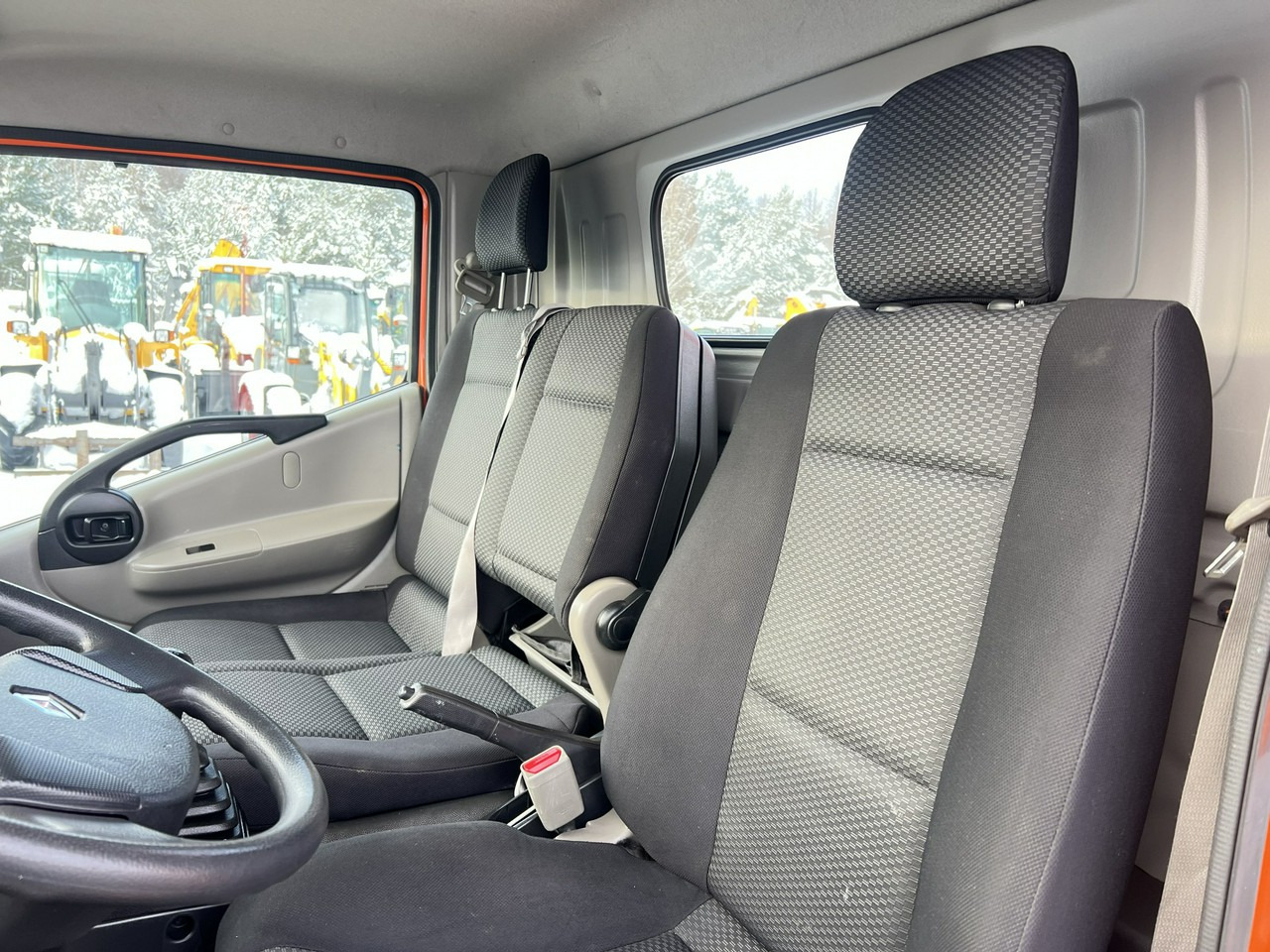 Platform udara yang dipasang di truk Renault Maxity: gambar 39